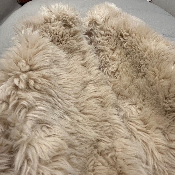 Mini Boden Cream Faux Fur Vest Toddler Girl 2/3 - Picture 13 of 13